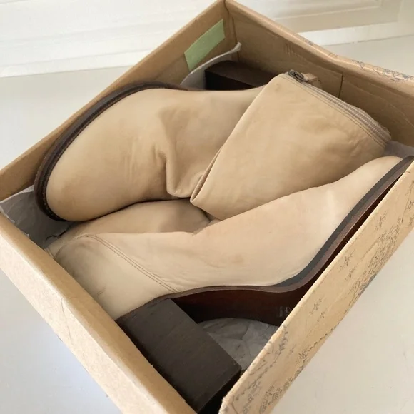 NIB Free People Elle Block Heel Beige Leather Boots Sz 40 - Picture 3 of 11
